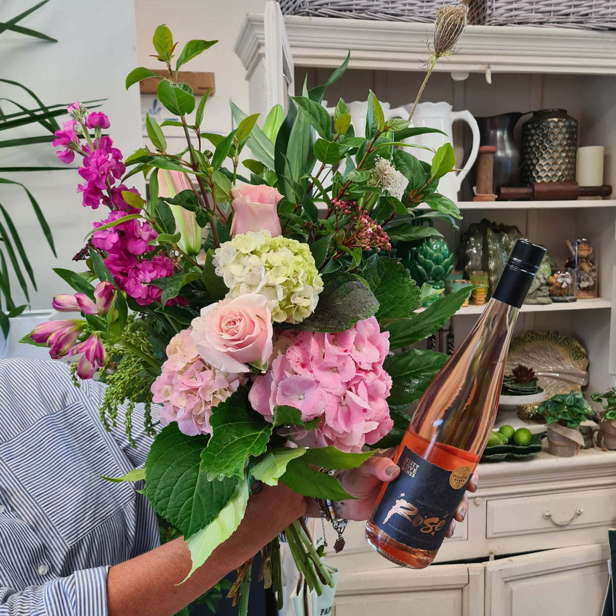 Flowers and Wine delivery Tauranga Blanc Flowers