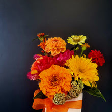 Load image into Gallery viewer, Flowers in a cube