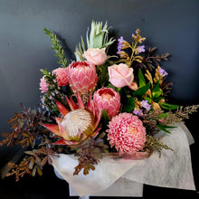 Load image into Gallery viewer, Medium Boxed Posy - Blanc Flowers