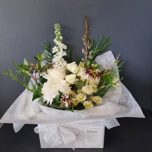 Load image into Gallery viewer, Boxed Posy Small - Blanc Flowers