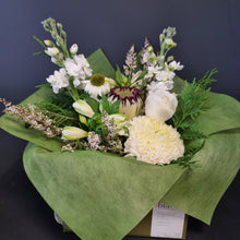 Load image into Gallery viewer, Boxed Posy Small - Blanc Flowers
