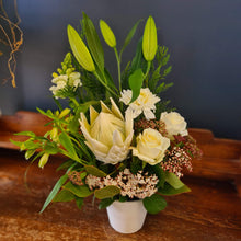 Load image into Gallery viewer, Boxed Posy