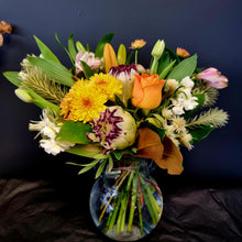 Load image into Gallery viewer, Eco friendly Posy in Vase