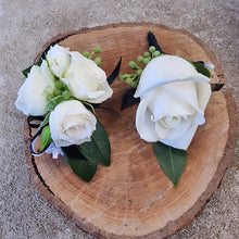 Load image into Gallery viewer, Fresh Flower Corsage + Buttonhole Set