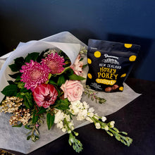 Load image into Gallery viewer, Winter SPECIAL - Flowers and Fudge