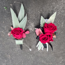 Load image into Gallery viewer, Preserved Rose Corsage and Buttonhole set