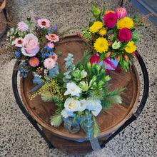 Load image into Gallery viewer, Flowers in a cube