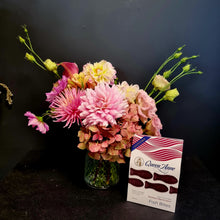 Load image into Gallery viewer, Summer Special - Flowers in Vase with Chocolates - Blanc Flowers