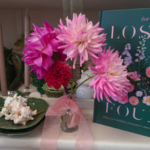 Load image into Gallery viewer, Blanc Flowers bottle of fresh dahlias