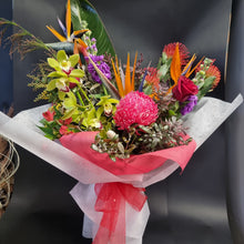 Load image into Gallery viewer, Medium Bouquet in Vox Water Wrap - Blanc Flowers
