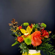 Load image into Gallery viewer, Flowers in a cube
