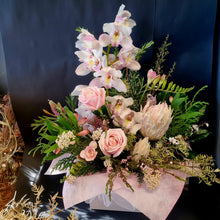 Load image into Gallery viewer, Boxed Posy
