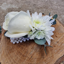 Load image into Gallery viewer, Fresh Flower Corsage
