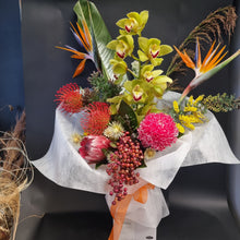 Load image into Gallery viewer, Medium Bouquet in Vox Water Wrap - Blanc Flowers
