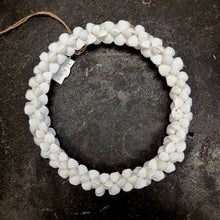 Load image into Gallery viewer, Hanging Shell Circle
