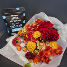 Load image into Gallery viewer, Summer Special - Posy with Fudge
