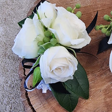 Load image into Gallery viewer, Fresh Flower Corsage

